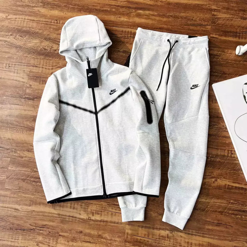 Tech Fleece Nike "Triple White"